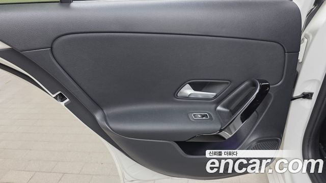 Mercedes-Benz A-Class 2020 — photo 15