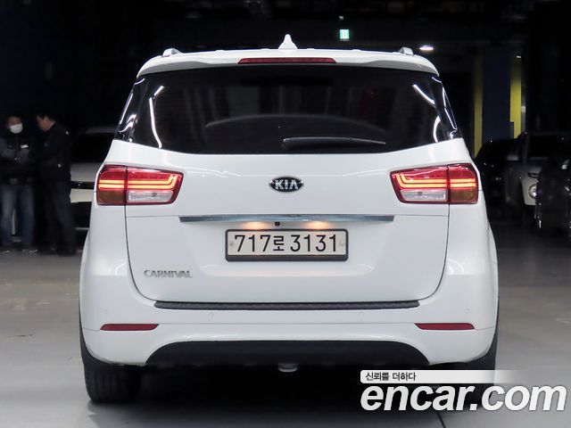 Kia Canival 2018 — photo 3