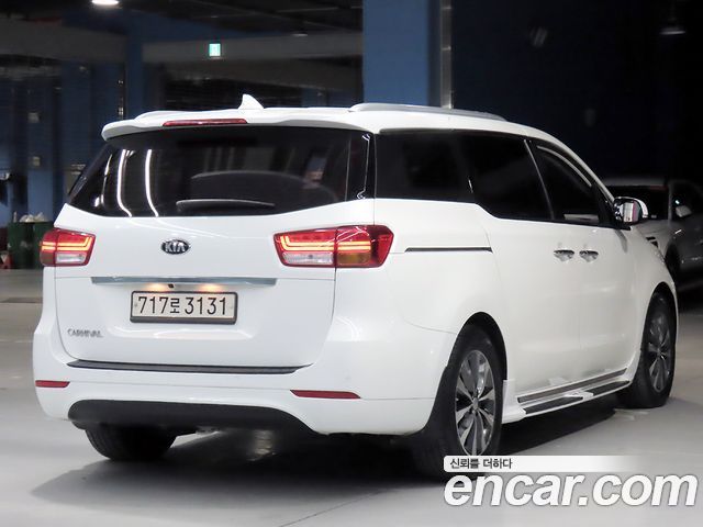 Kia Canival 2018 — photo 4