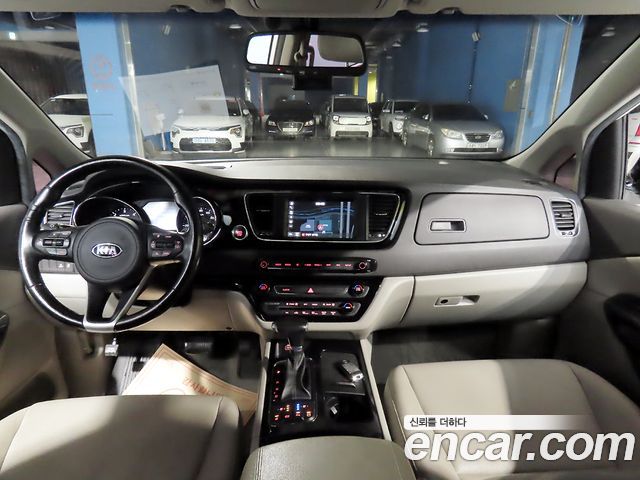 Kia Canival 2018 — photo 5