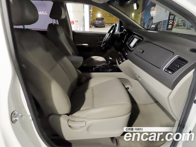 Kia Canival 2018 — photo 8