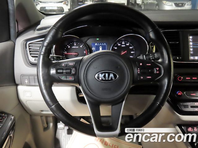 Kia Canival 2018 — photo 11