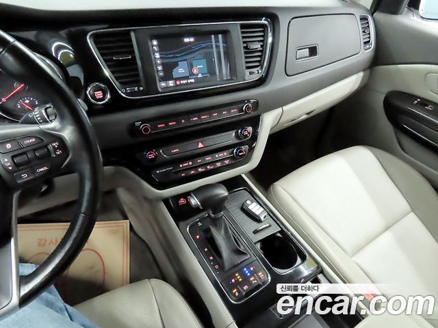 Kia Canival 2018 — photo 12
