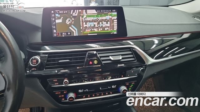 BMW 5-Series 2019 — photo 10