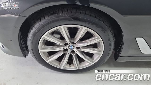 BMW 5-Series 2019 — photo 18