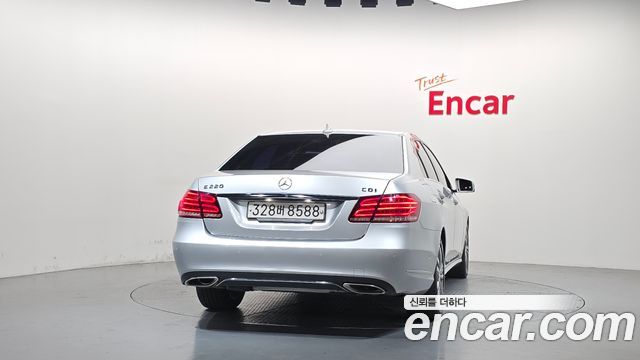 Mercedes-Benz E-Class 2014 — photo 4