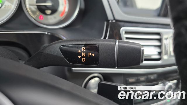 Mercedes-Benz E-Class 2014 — photo 9