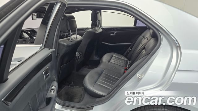 Mercedes-Benz E-Class 2014 — photo 11
