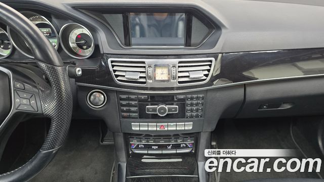 Mercedes-Benz E-Class 2014 — photo 12