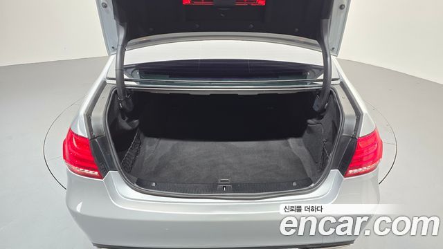 Mercedes-Benz E-Class 2014 — photo 14
