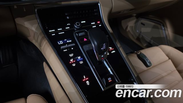 Porsche Panamera 2018 — photo 9