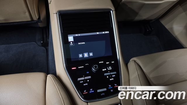 Porsche Panamera 2018 — photo 17