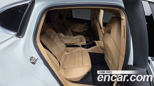 Porsche Panamera 2018 — photo 18