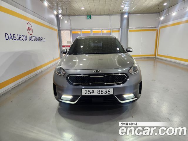 Kia Niro 2018 — photo 1