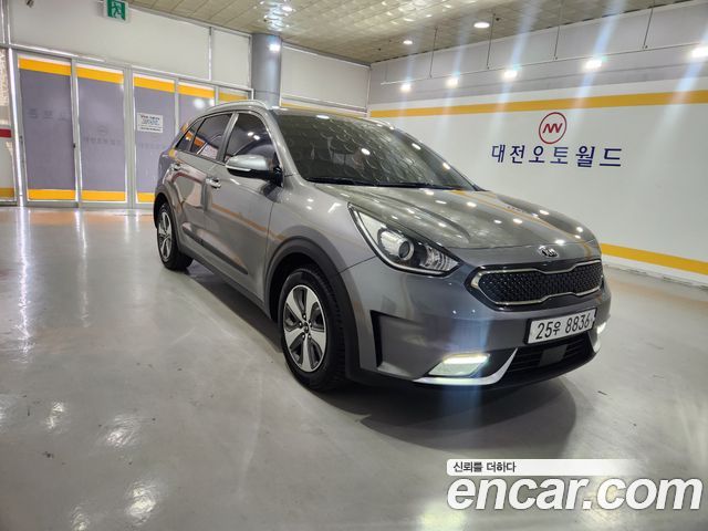 Kia Niro 2018 — photo 2