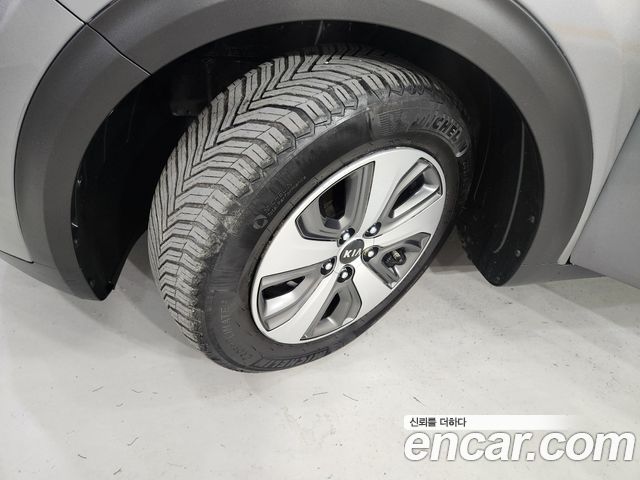 Kia Niro 2018 — photo 17