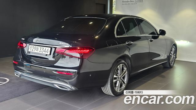 Mercedes-Benz E-Class 2022 — photo 2