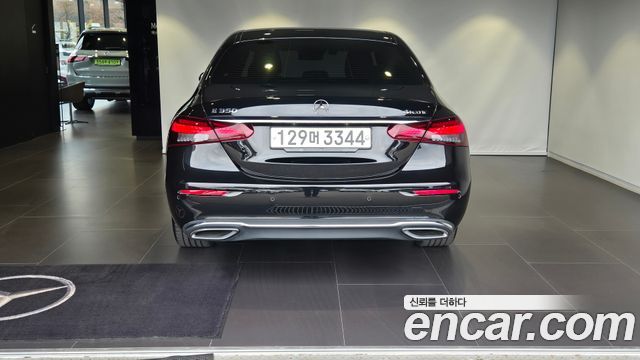 Mercedes-Benz E-Class 2022 — photo 4