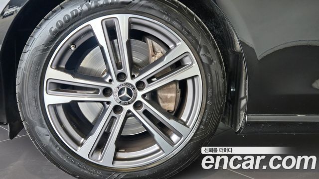 Mercedes-Benz E-Class 2022 — photo 5