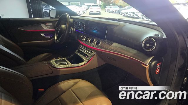 Mercedes-Benz E-Class 2022 — photo 9