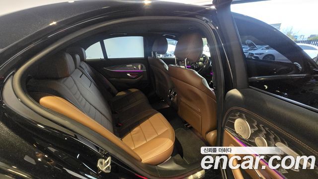 Mercedes-Benz E-Class 2022 — photo 10