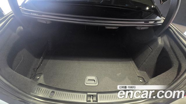 Mercedes-Benz E-Class 2022 — photo 11