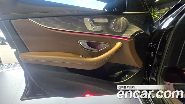 Mercedes-Benz E-Class 2022 — photo 15