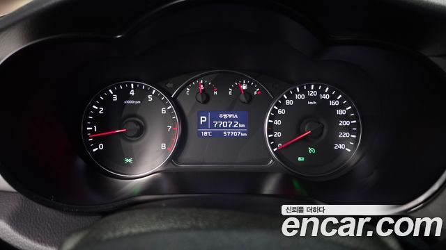 Kia Carens 2015 — photo 11