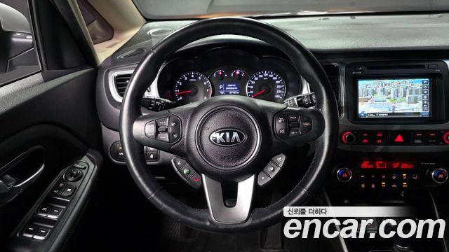 Kia Carens 2015 — photo 19