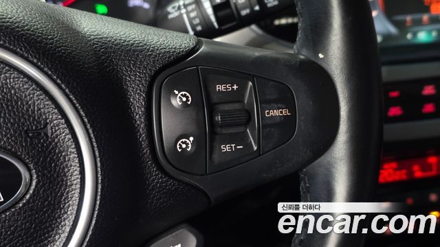 Kia Carens 2015 — photo 21