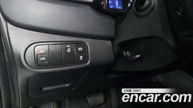 Kia Carens 2015 — photo 22