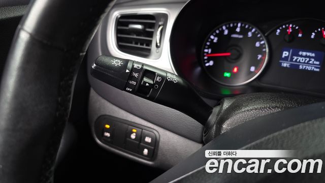 Kia Carens 2015 — photo 23