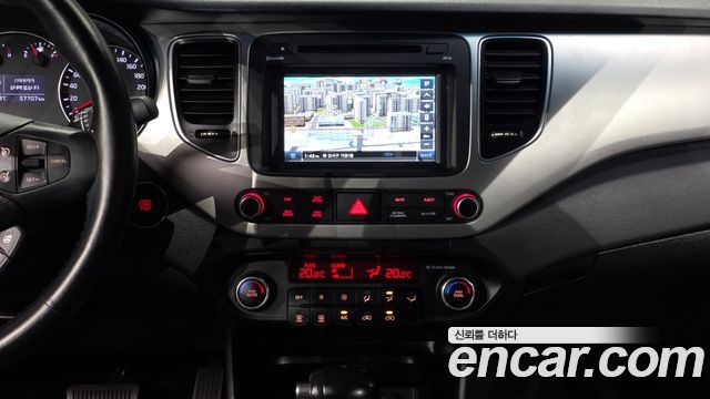 Kia Carens 2015 — photo 25