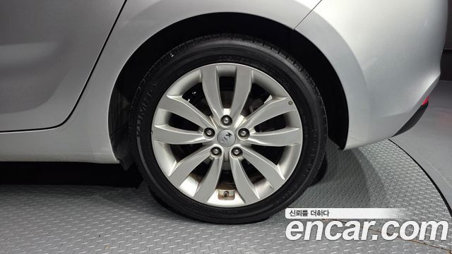 Kia Carens 2015 — photo 7