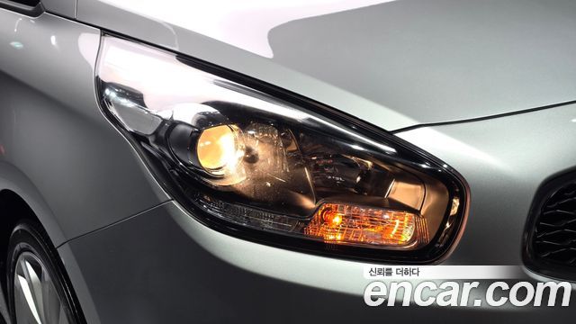 Kia Carens 2015 — photo 8