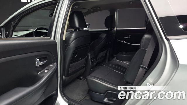 Kia Carens 2015 — photo 16