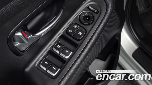Kia Carens 2015 — photo 29