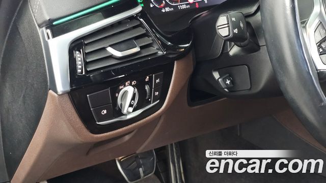 BMW 5-Series 2022 — photo 26