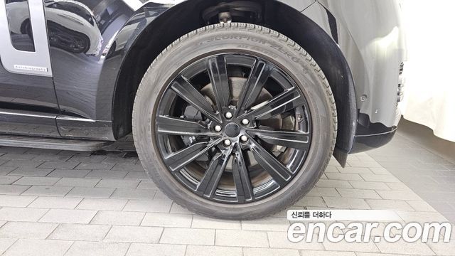 Land Rover Range Rover 2023 — photo 7
