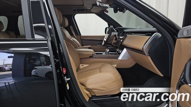 Land Rover Range Rover 2023 — photo 16