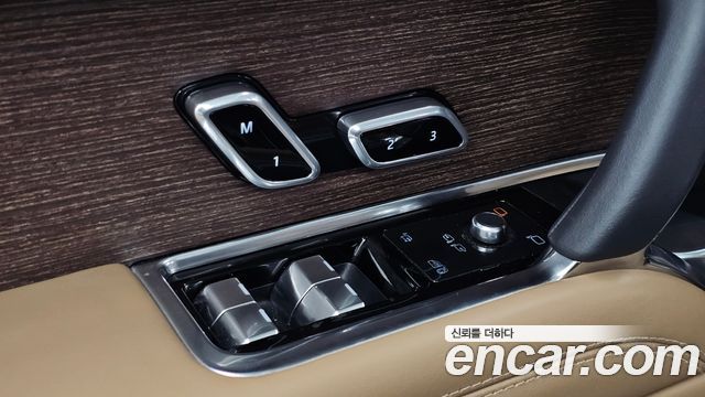 Land Rover Range Rover 2023 — photo 37