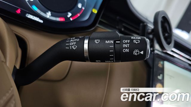 Land Rover Range Rover 2023 — photo 38