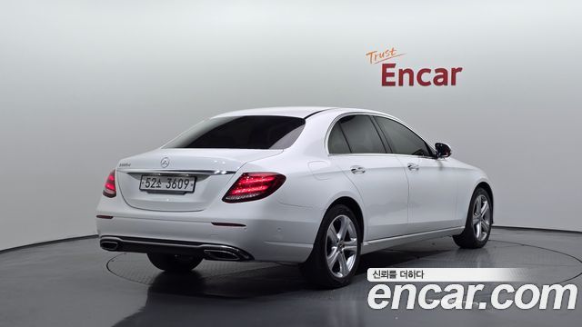Mercedes-Benz E-Class 2018 — photo 2