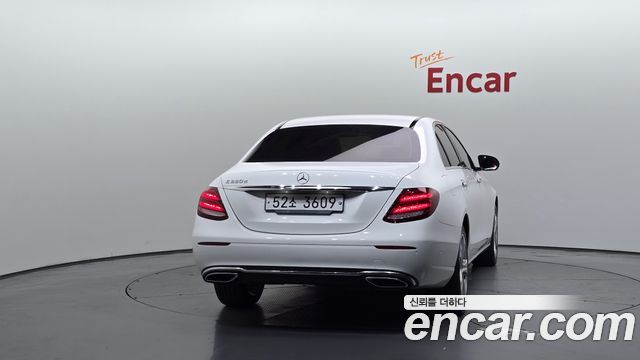 Mercedes-Benz E-Class 2018 — photo 4