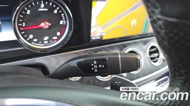 Mercedes-Benz E-Class 2018 — photo 12