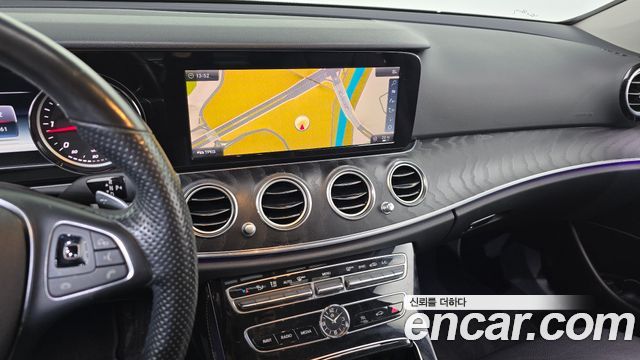 Mercedes-Benz E-Class 2018 — photo 18