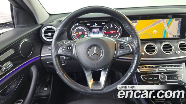 Mercedes-Benz E-Class 2018 — photo 19