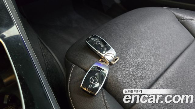 Mercedes-Benz E-Class 2018 — photo 21
