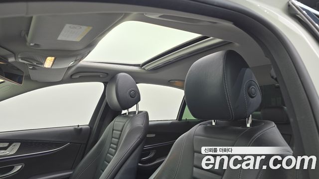 Mercedes-Benz E-Class 2018 — photo 22