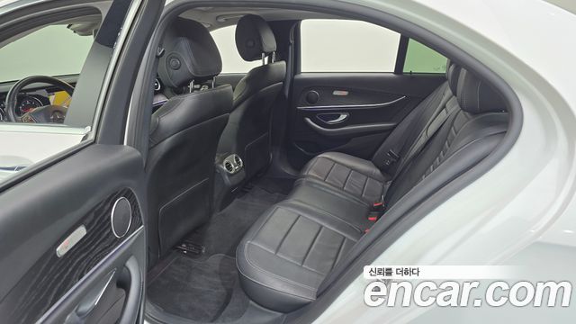Mercedes-Benz E-Class 2018 — photo 25